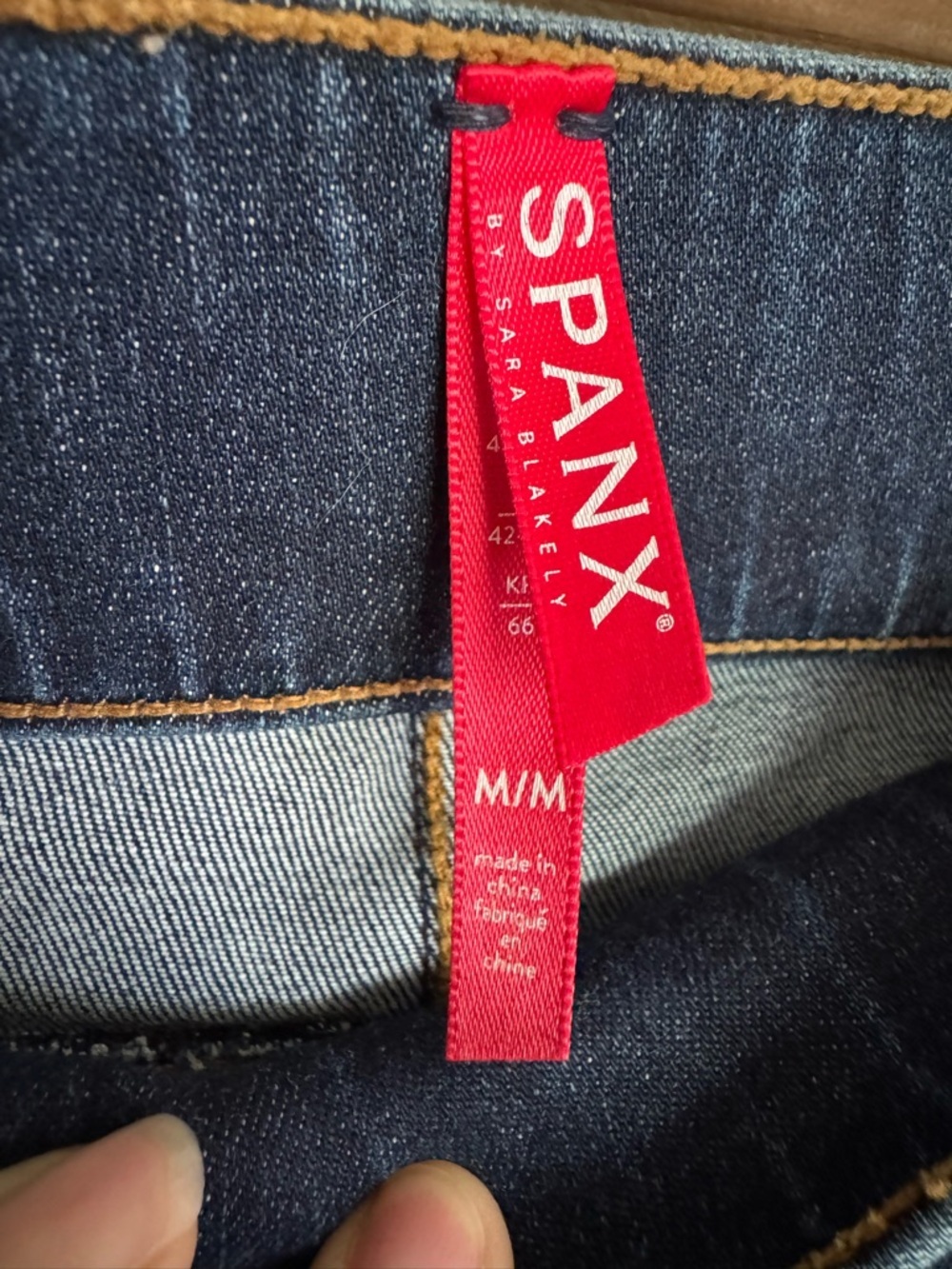 SPANX Distressed Skinny Jeans Dark Wash Raw Hem Pull-On Jeggings Size M - Picture 3 of 12